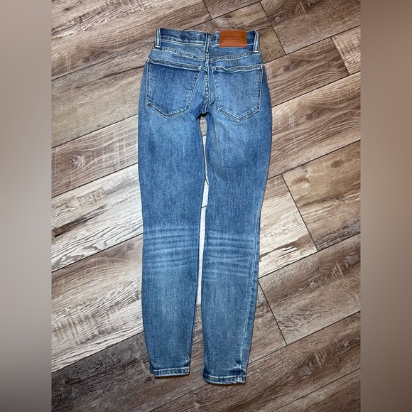 Lucky Brand Jeans - Picture 3 of 7